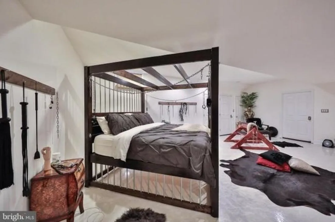 The original listing only lightly touches on the "sexy twist," but the photos don't lie -- this is some Ana & Christian level sh*t.