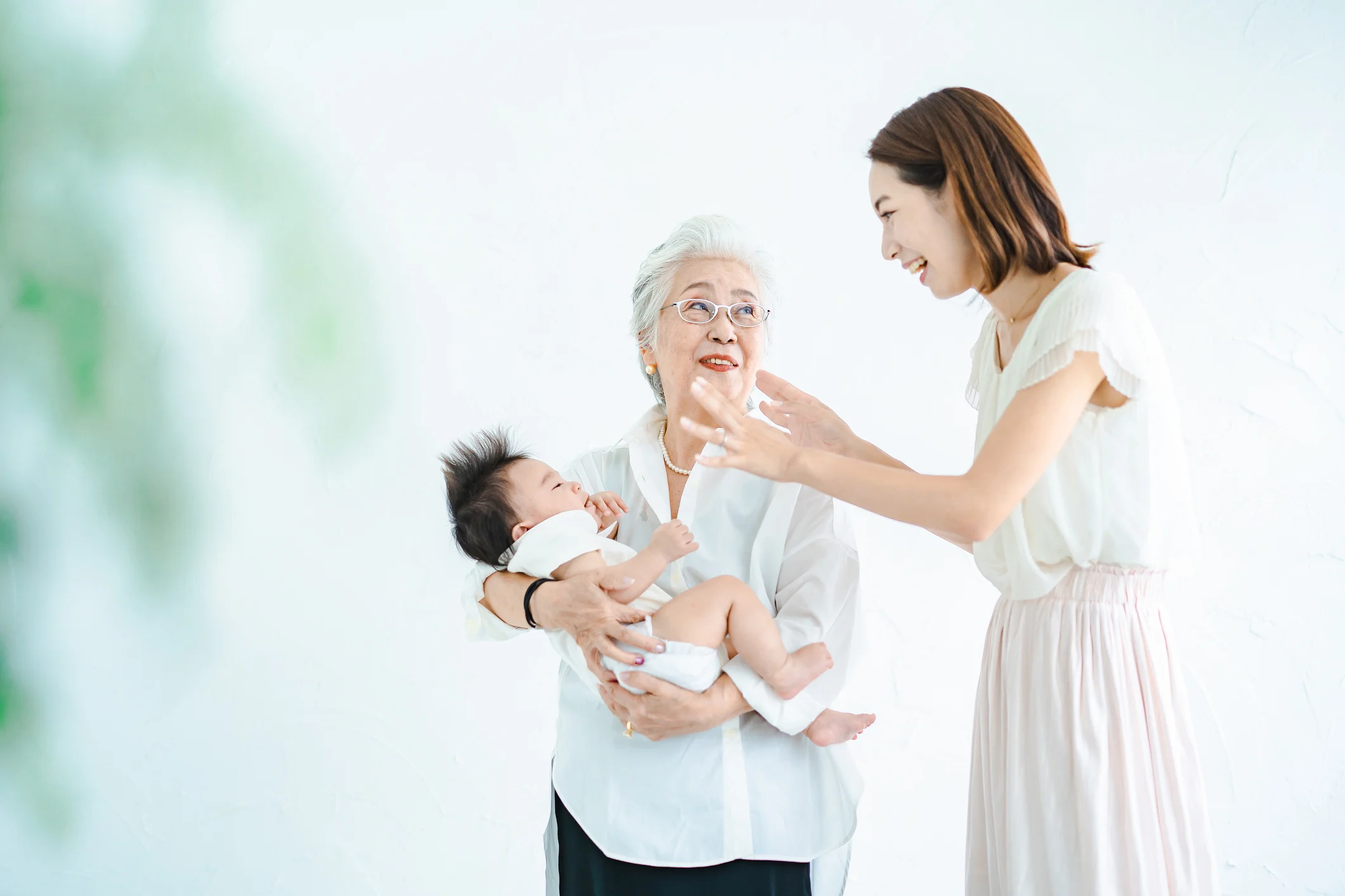 mom, baby and grandma